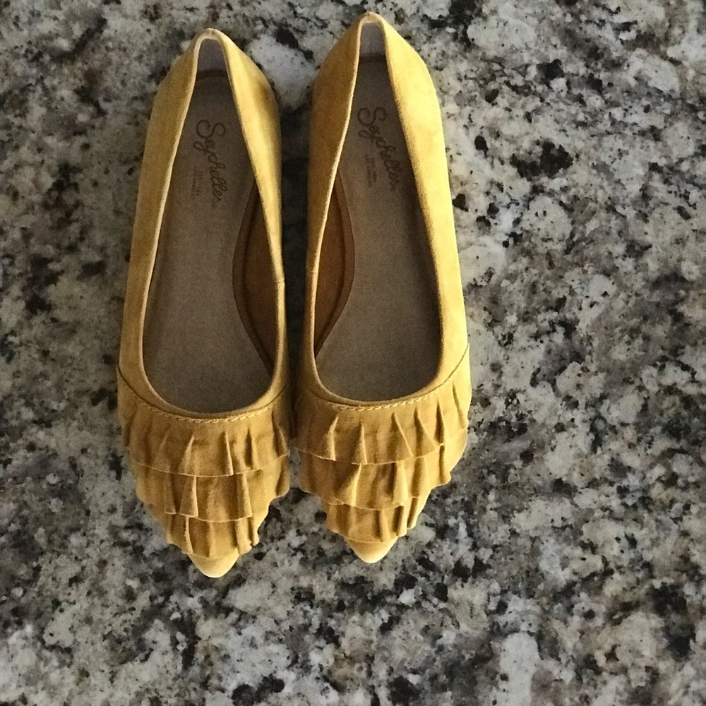 Seychelles girls flats